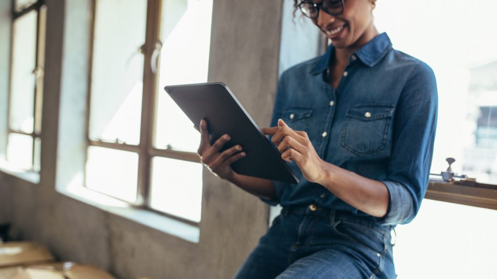 titolare azienda che migliora la selezione fornitori attraverso strategic sourcing