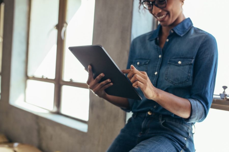 titolare azienda che migliora la selezione fornitori attraverso strategic sourcing