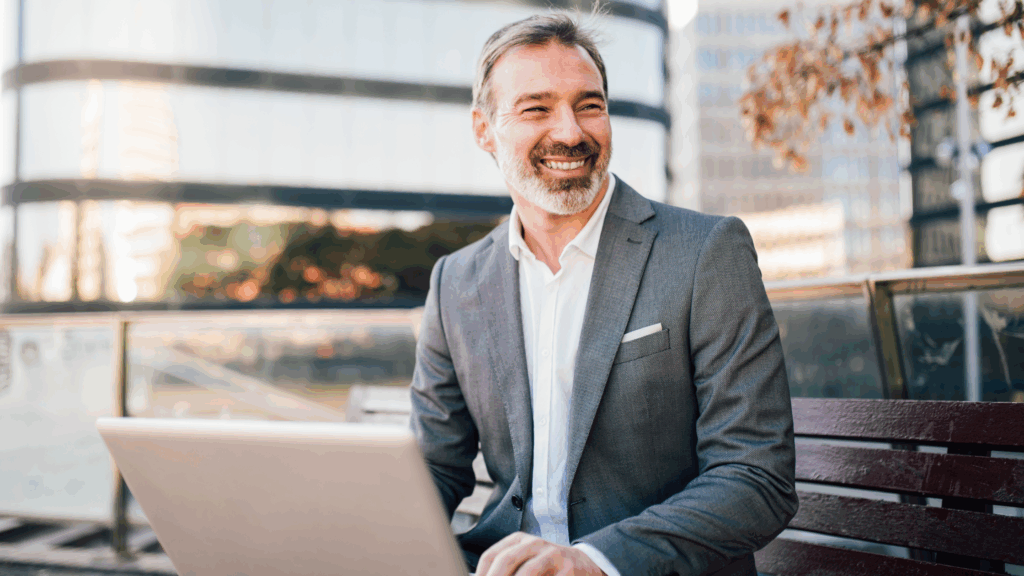 decision maker aziendale che utilizza un software eprocurement facilmente integrabile con erp e sistemi aziendali